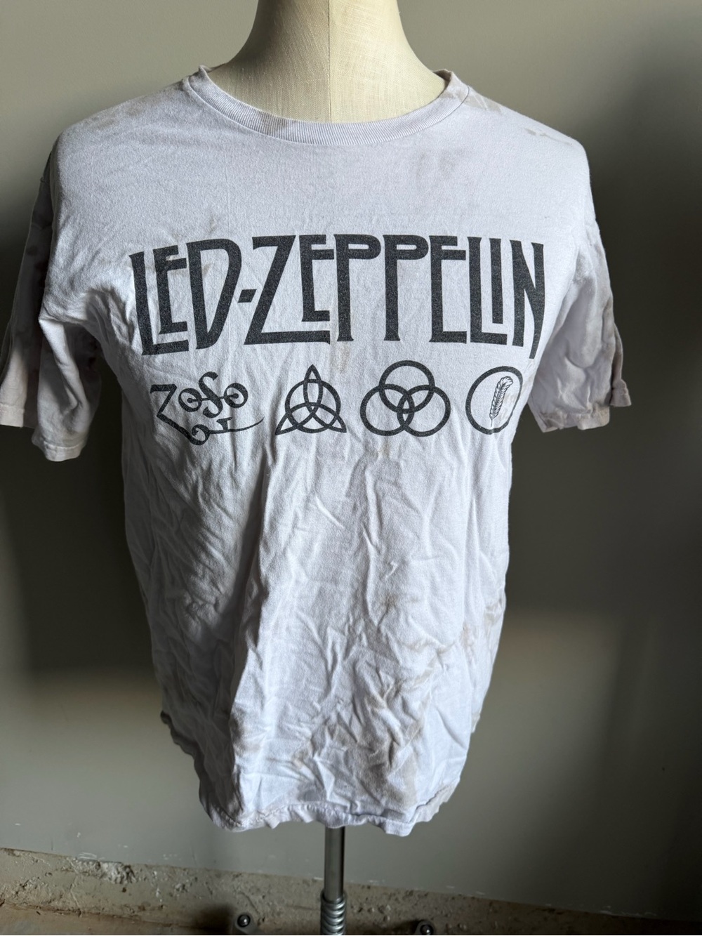 Men’s band tee